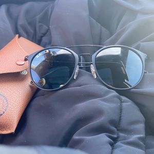 Black ray ban aviators - great condition!